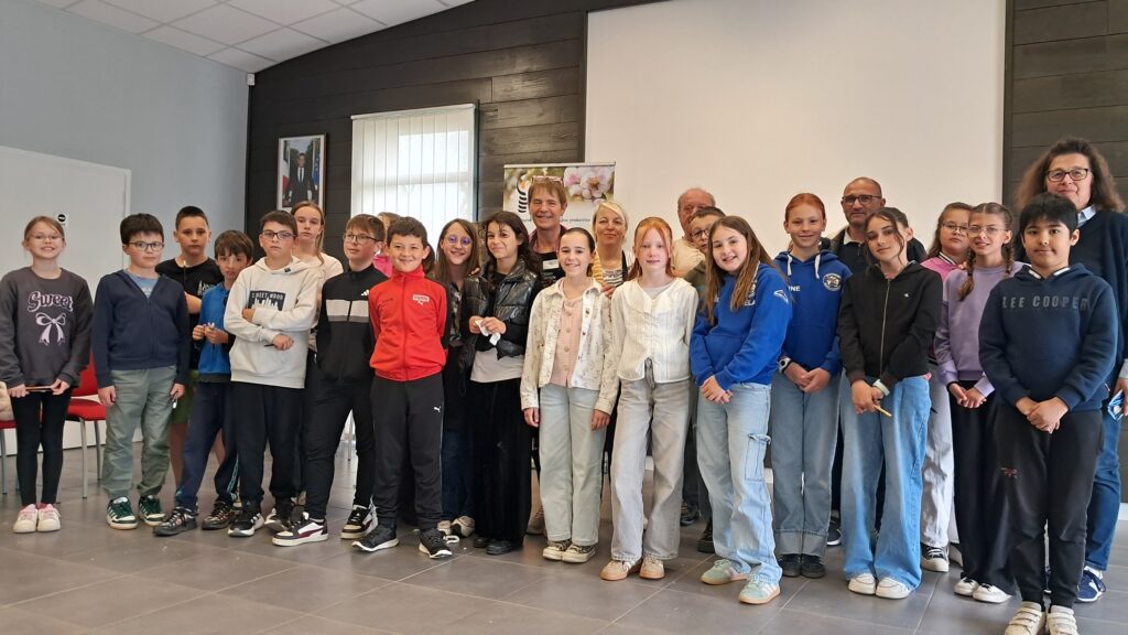 Les élèves de l'école St-Thuriau de Berric ont départagé les jus de pomme tranquilles